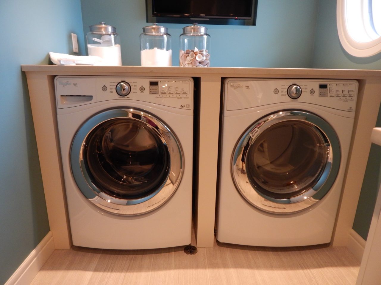 5 Reasons to Supply Your Tenants With a Reliable Washer and Dryer