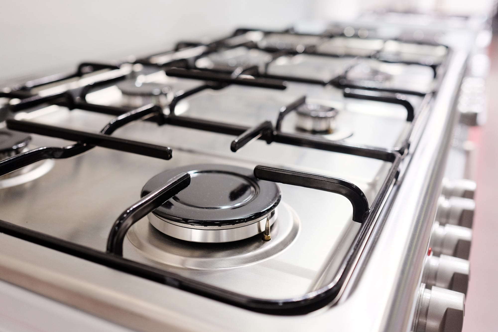 Should You Get a Gas Stove or an Electric Stove?