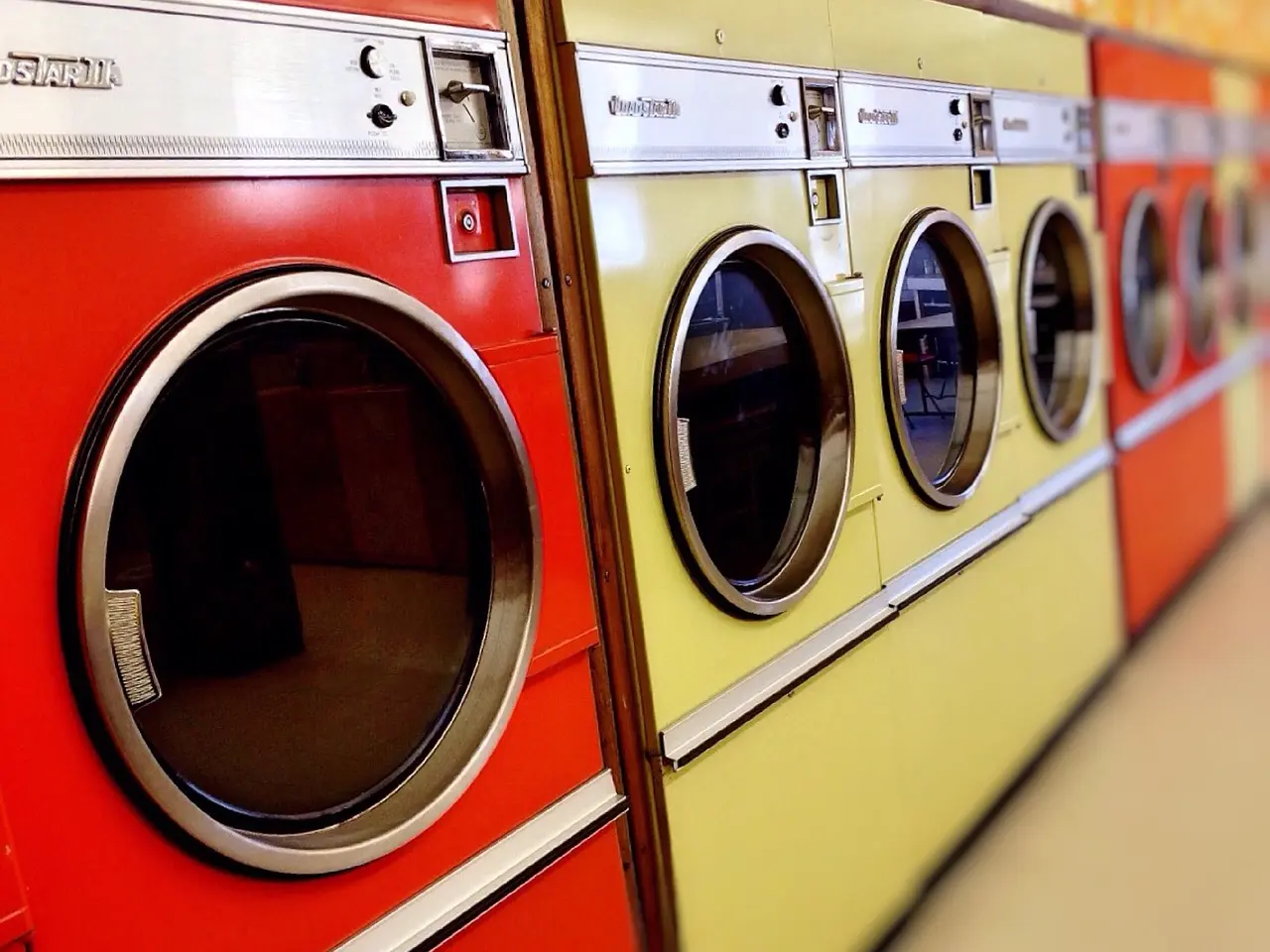 Pros and Cons of All-in-One Washer-Dryer Combos